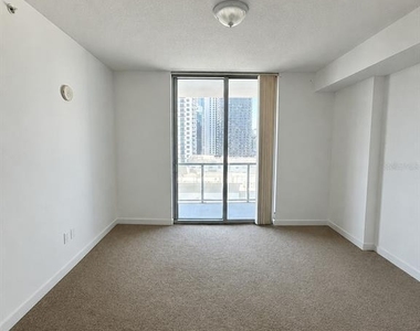 1111 Sw 1st Avenue - Photo Thumbnail 4
