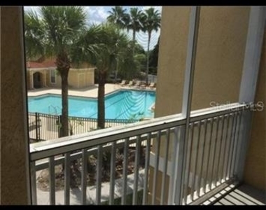 18001 Richmond Place Drive - Photo Thumbnail 5