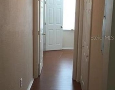 18001 Richmond Place Drive - Photo Thumbnail 9