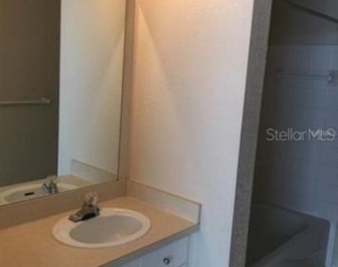18001 Richmond Place Drive - Photo Thumbnail 7