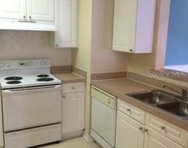 18001 Richmond Place Drive - Photo Thumbnail 3