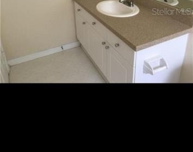 18001 Richmond Place Drive - Photo Thumbnail 8