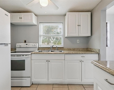 320 Dummitt Avenue - Photo Thumbnail 10