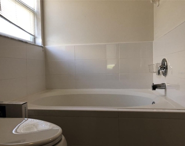 2673 Chatham Circle - Photo Thumbnail 7