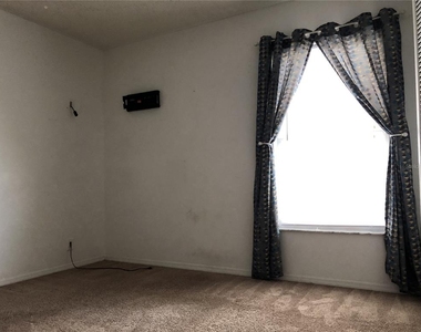 2673 Chatham Circle - Photo Thumbnail 24