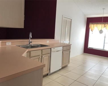 2673 Chatham Circle - Photo Thumbnail 12