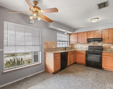 12136 Shallot Street - Photo Thumbnail 10
