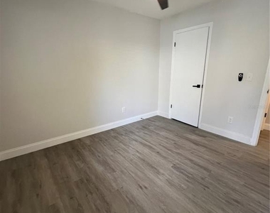 916 Robinhood Court - Photo Thumbnail 14