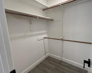 916 Robinhood Court - Photo Thumbnail 18