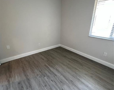 916 Robinhood Court - Photo Thumbnail 12