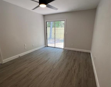 916 Robinhood Court - Photo Thumbnail 16
