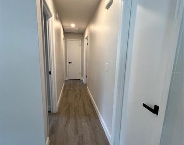 916 Robinhood Court - Photo Thumbnail 9