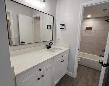 916 Robinhood Court - Photo Thumbnail 17