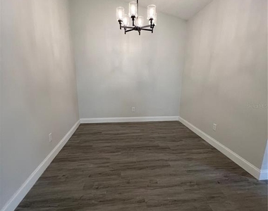 916 Robinhood Court - Photo Thumbnail 5