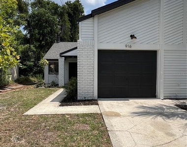 916 Robinhood Court - Photo Thumbnail 1