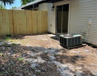 916 Robinhood Court - Photo Thumbnail 23