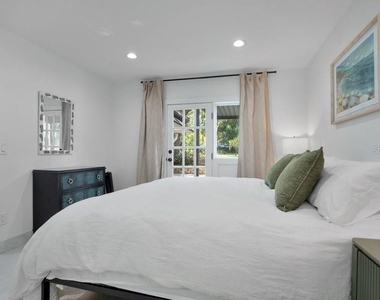 820 East Boulevard - Photo Thumbnail 30