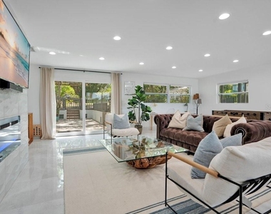 820 East Boulevard - Photo Thumbnail 19