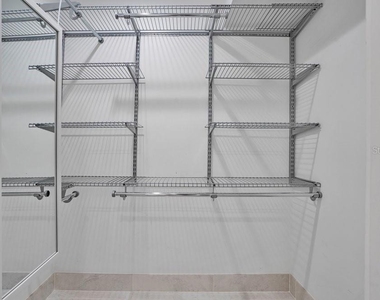 820 East Boulevard - Photo Thumbnail 32