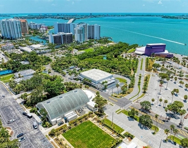 800 N Tamiami Trail - Photo Thumbnail 4
