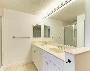 800 N Tamiami Trail - Photo Thumbnail 36