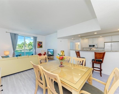 800 N Tamiami Trail - Photo Thumbnail 31