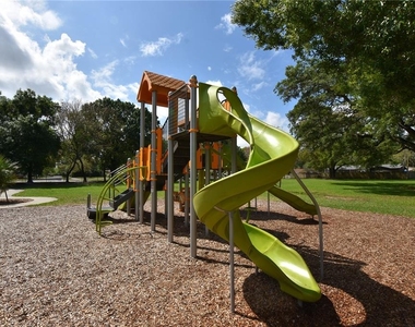 1424 Phyllis Street - Photo Thumbnail 27