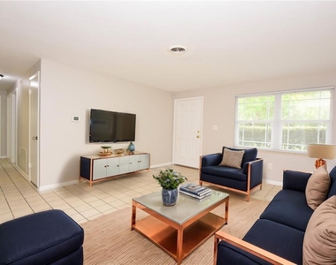 1424 Phyllis Street - Photo Thumbnail 3