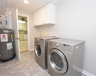 1424 Phyllis Street - Photo Thumbnail 20