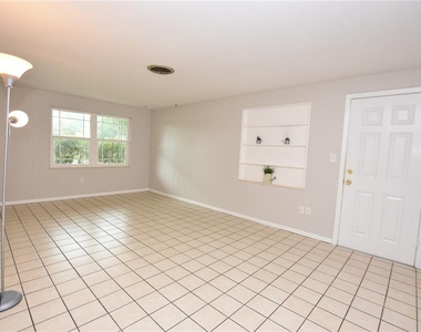 1424 Phyllis Street - Photo Thumbnail 7