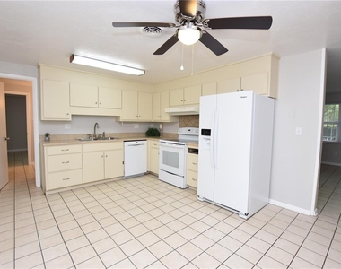 1424 Phyllis Street - Photo Thumbnail 2