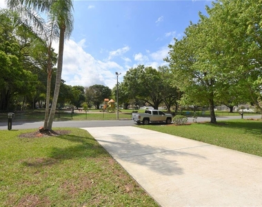 1424 Phyllis Street - Photo Thumbnail 23