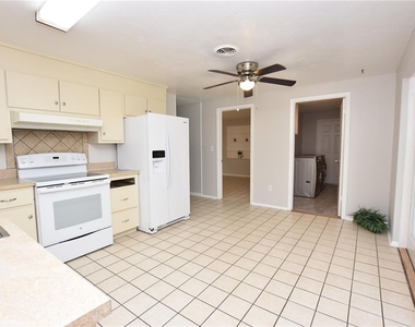 1424 Phyllis Street - Photo Thumbnail 1