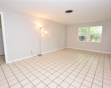 1424 Phyllis Street - Photo Thumbnail 6