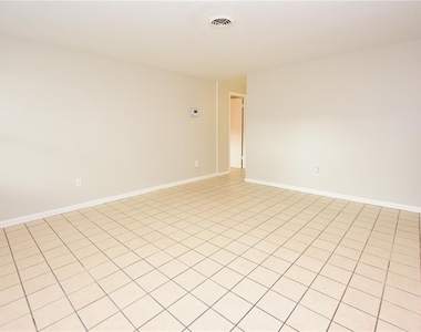 1424 Phyllis Street - Photo Thumbnail 8