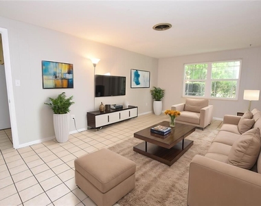1424 Phyllis Street - Photo Thumbnail 5