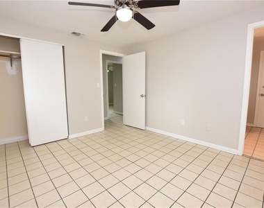 1424 Phyllis Street - Photo Thumbnail 9
