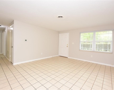 1424 Phyllis Street - Photo Thumbnail 4