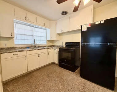 513 Avenue J Se - Photo Thumbnail 3