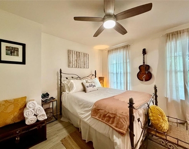 11607 Nw 18th Place - Photo Thumbnail 8