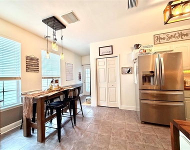 11607 Nw 18th Place - Photo Thumbnail 1