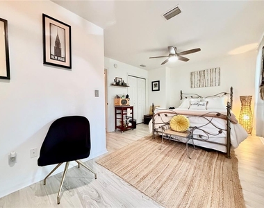 11607 Nw 18th Place - Photo Thumbnail 9
