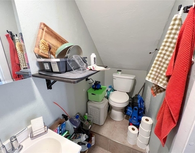 704 Ne 1st Street - Photo Thumbnail 5