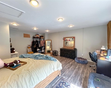 704 Ne 1st Street - Photo Thumbnail 6