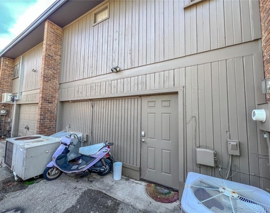 704 Ne 1st Street - Photo Thumbnail 1