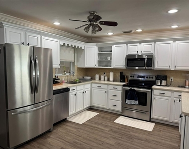 2811 Poinciana Court - Photo Thumbnail 4