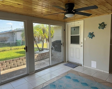 2811 Poinciana Court - Photo Thumbnail 20