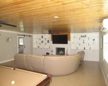 2811 Poinciana Court - Photo Thumbnail 9