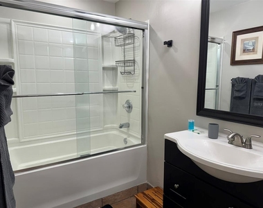 2811 Poinciana Court - Photo Thumbnail 13
