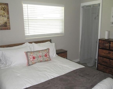2811 Poinciana Court - Photo Thumbnail 15